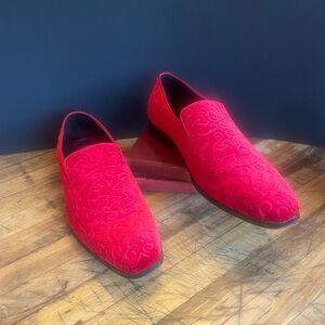 Men’s red velvet Stacey Adam’s slip on embossed loafers - size 10.5
